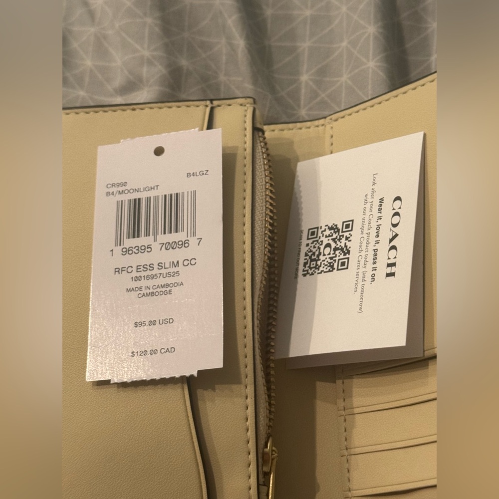 New Coach Essential Slim Card Case - Picture 6 of 6